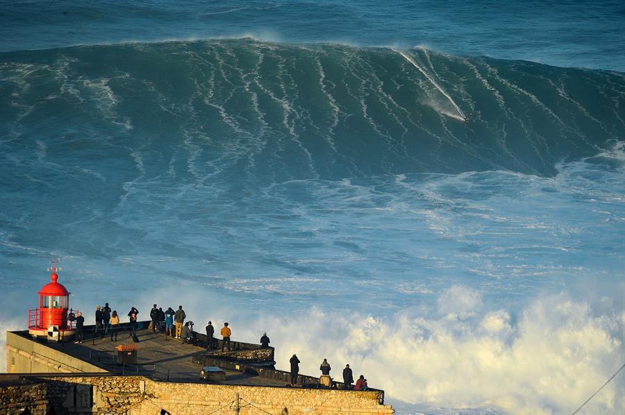 Soñar con Olas del Mar Altas: ¿Qué Significa?