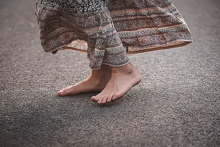 ¿Cómo manejar el soñar descalzo?