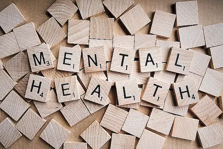 La relación entre soñar con un gato negro y la salud mental