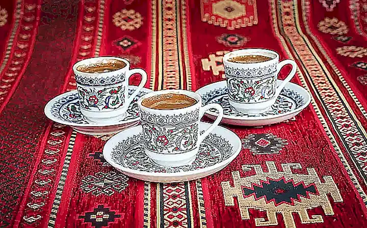 Imagen relacionada con el subtítulo h2: Origen y significado del ojo turco